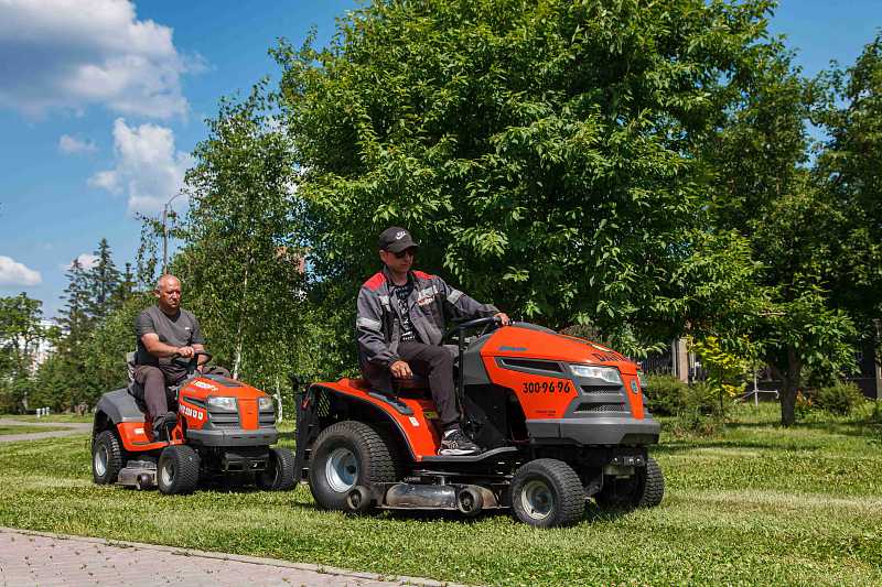 Трактор-газонокосилка Husqvarna CTH220 TWIN