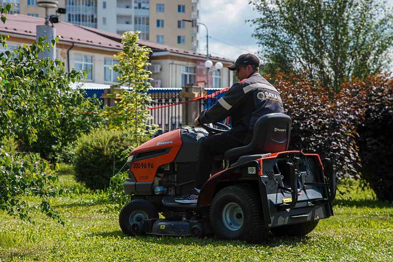 Трактор-газонокосилка Husqvarna CTH220 TWIN