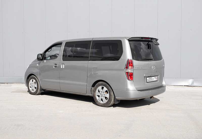 Минивэн HYUNDAI STAREX, 7 мест