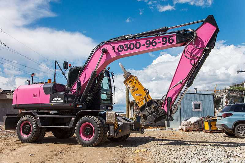 Гидромолот на базе колесного полноповоротного экскаватора