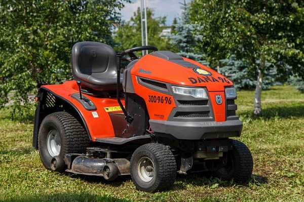Трактор-газонокосилка Husqvarna CTH220 TWIN
